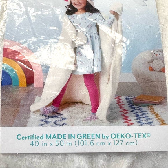 Pillowfort Hooded Blanket With Pom Poms and Hand Mitts white kids 40x50 NWT - Picture 7 of 9